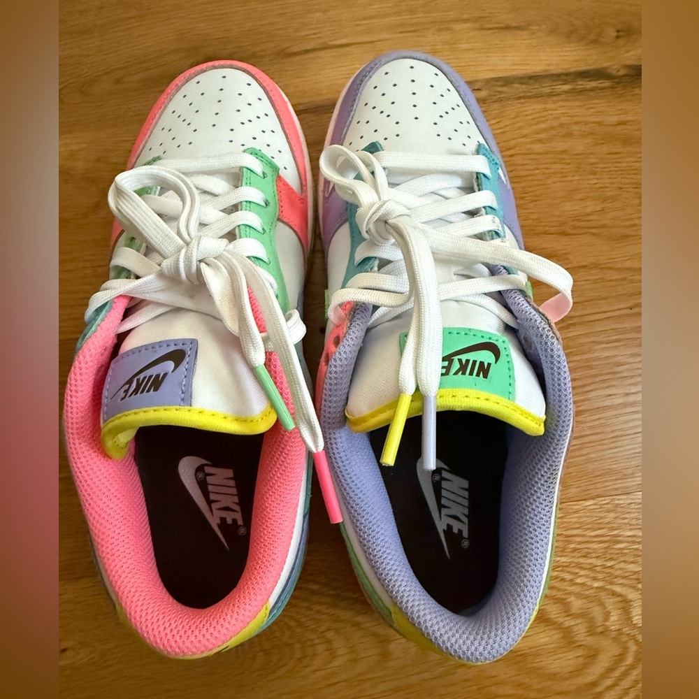 Nike Women’s Dunk Low SE Candy - Picture 4 of 9